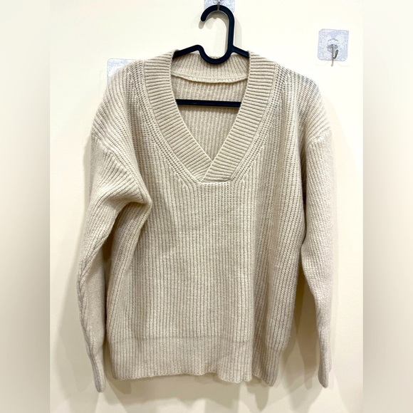 Sweater (polyester and wool) - Picture 4 of 5